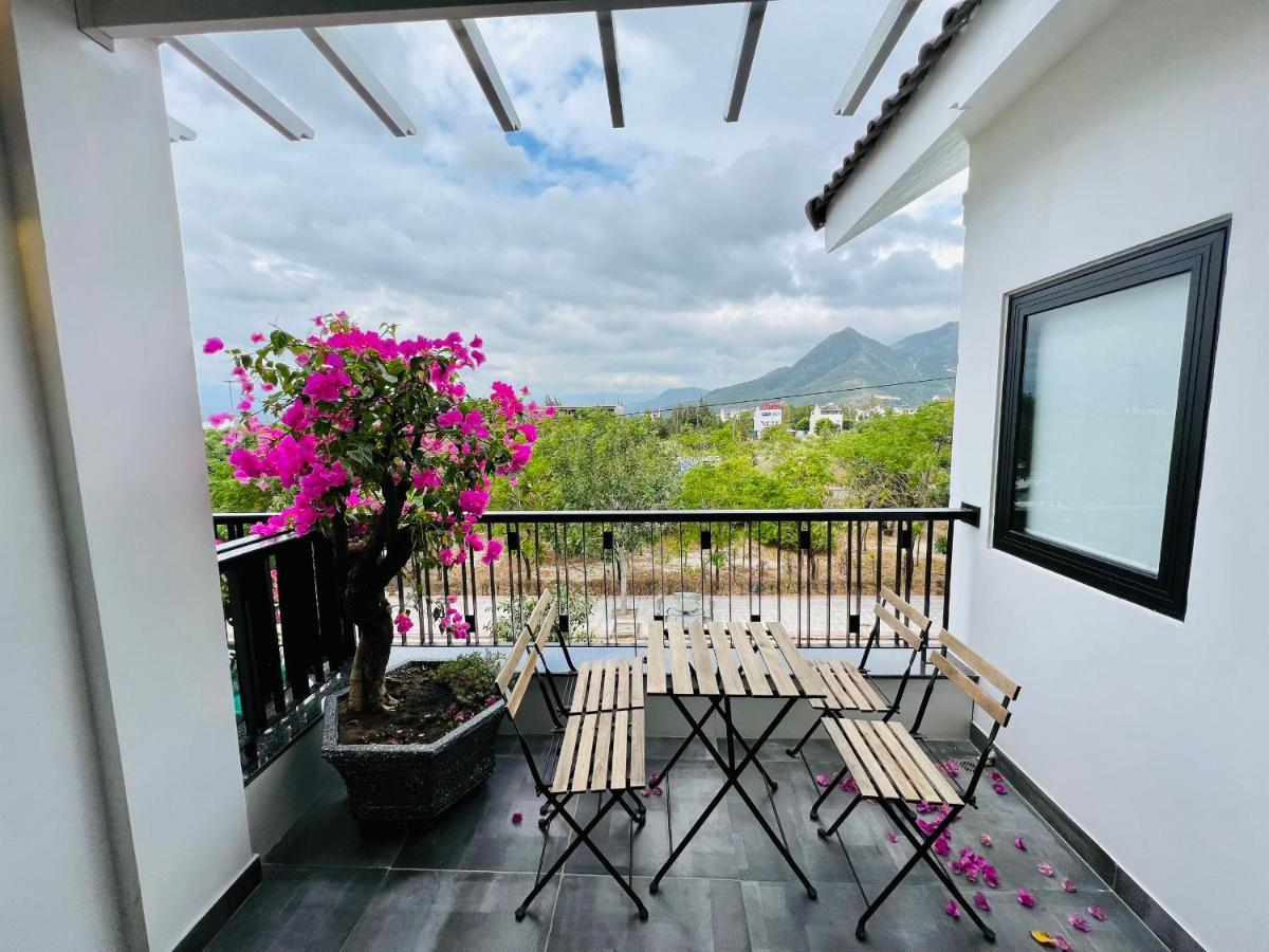 The Track Homestay - Near Bai Dai Beach Cam Lam Екстер'єр фото