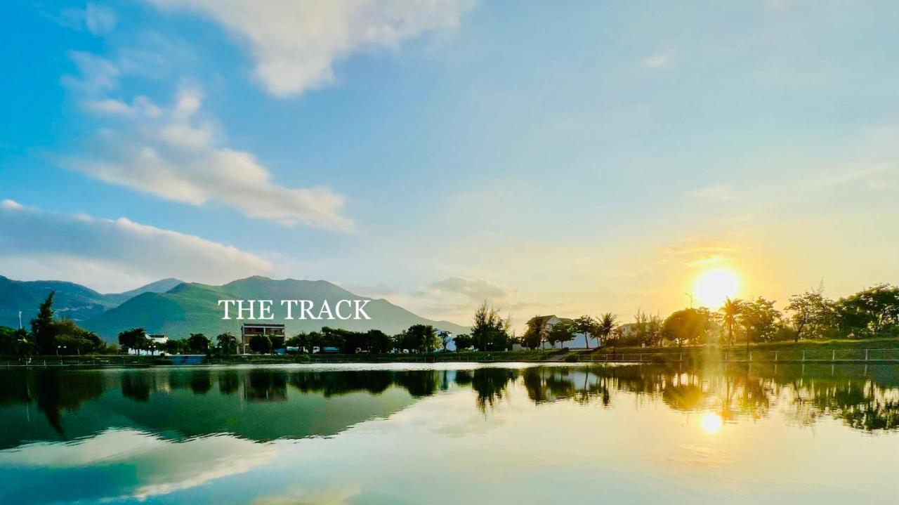 The Track Homestay - Near Bai Dai Beach Cam Lam Екстер'єр фото