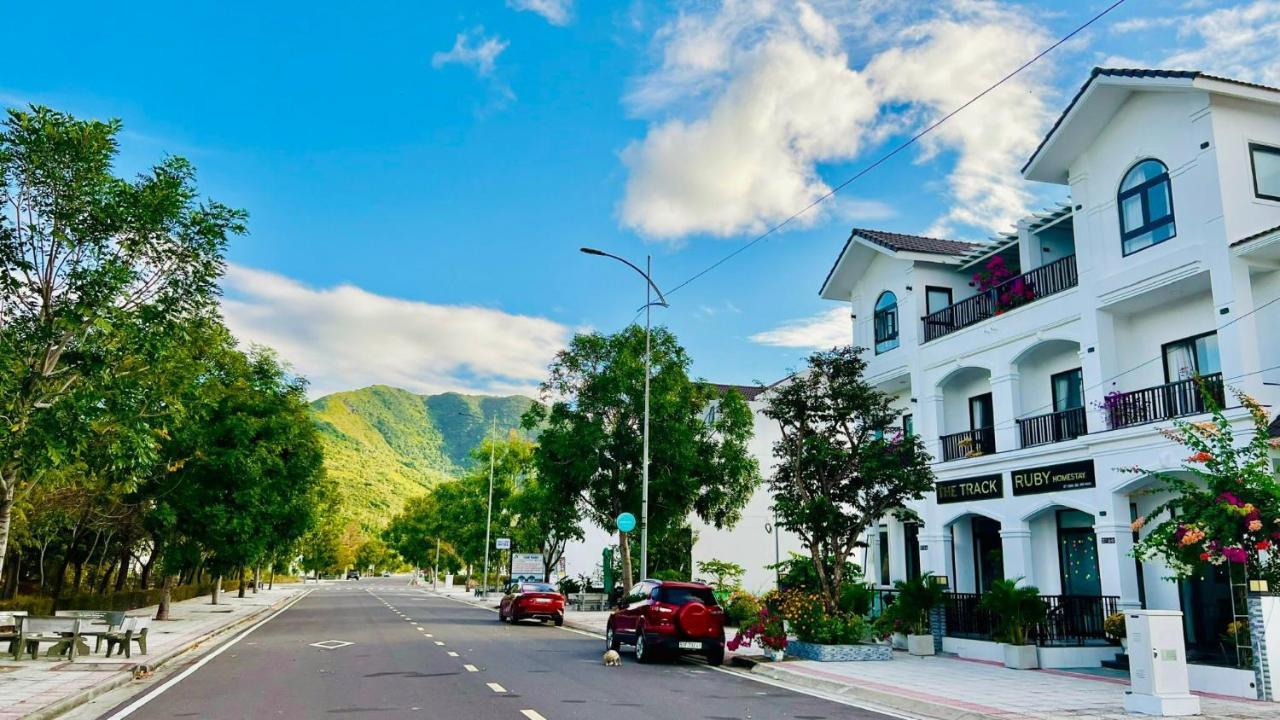 The Track Homestay - Near Bai Dai Beach Cam Lam Екстер'єр фото