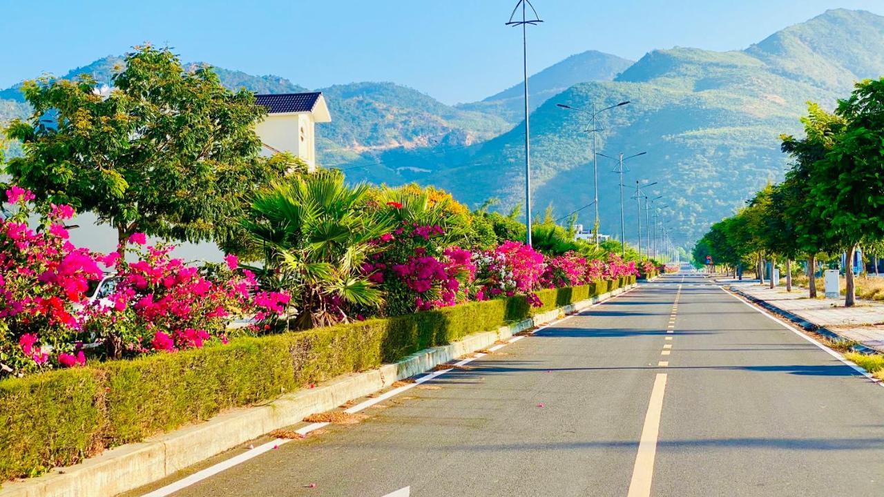 The Track Homestay - Near Bai Dai Beach Cam Lam Екстер'єр фото