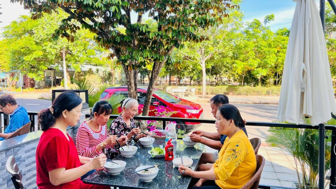 The Track Homestay - Near Bai Dai Beach Cam Lam Екстер'єр фото