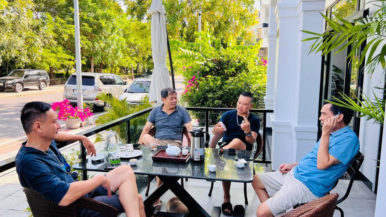 The Track Homestay - Near Bai Dai Beach Cam Lam Екстер'єр фото