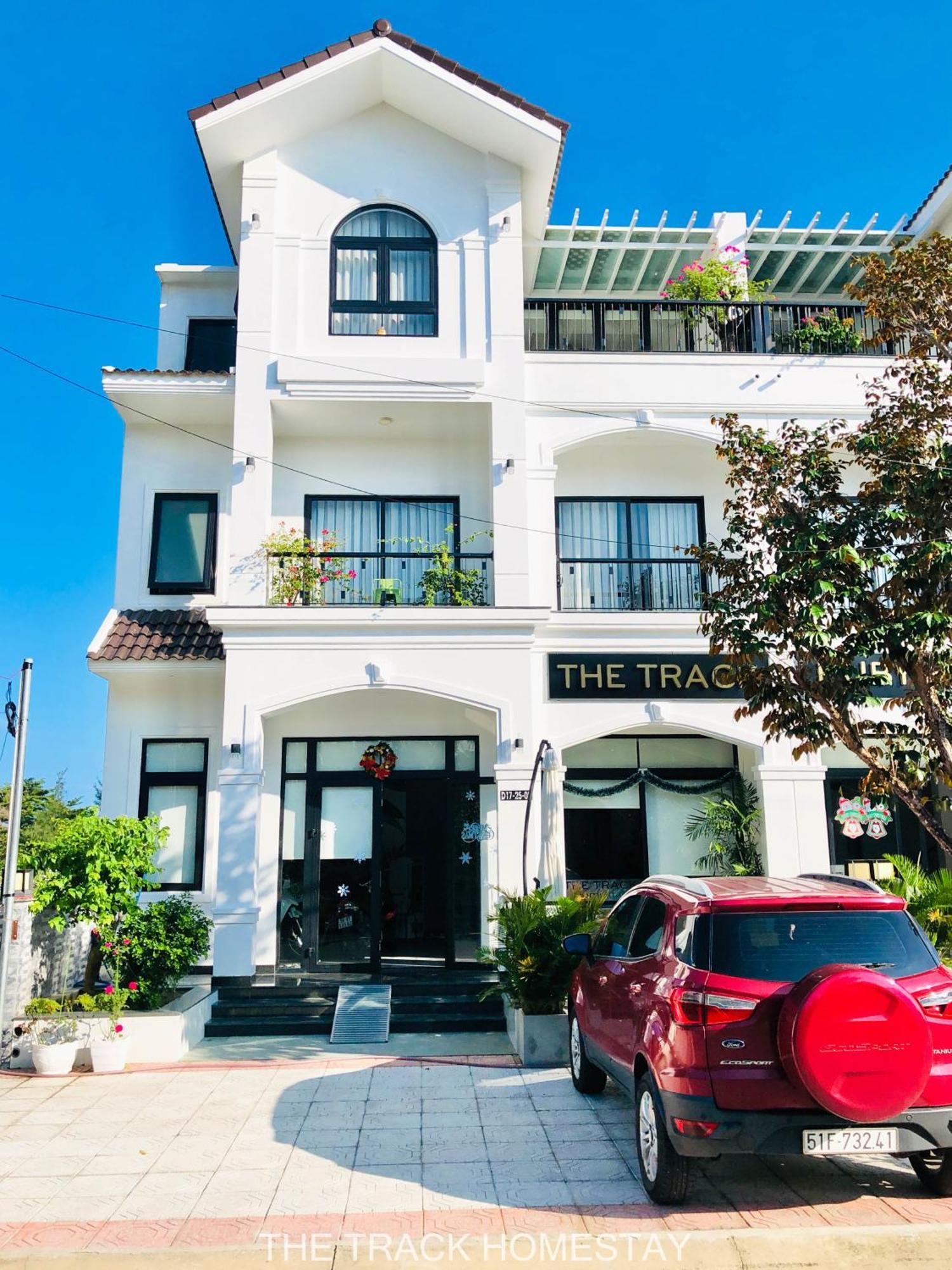 The Track Homestay - Near Bai Dai Beach Cam Lam Екстер'єр фото