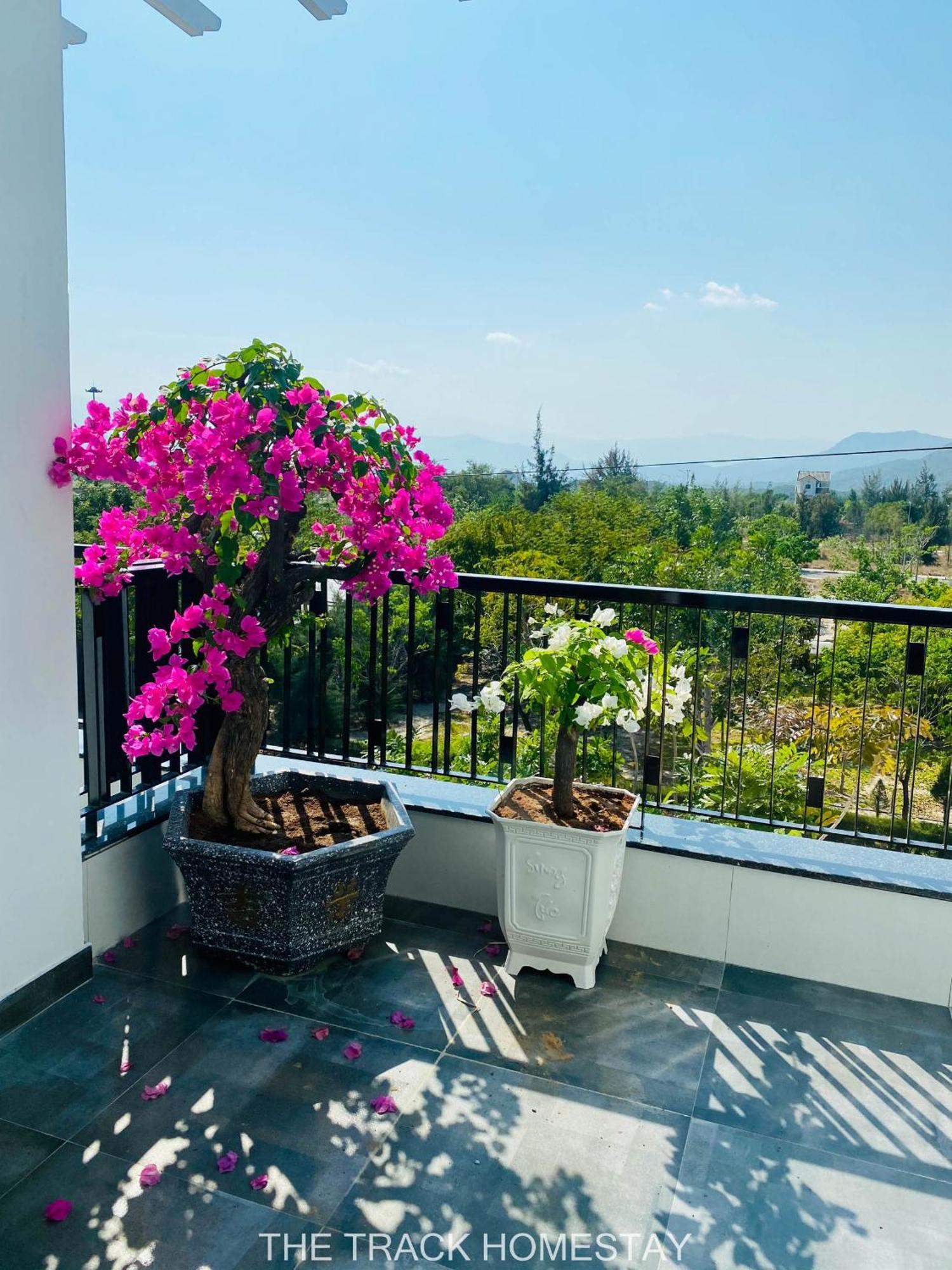 The Track Homestay - Near Bai Dai Beach Cam Lam Екстер'єр фото