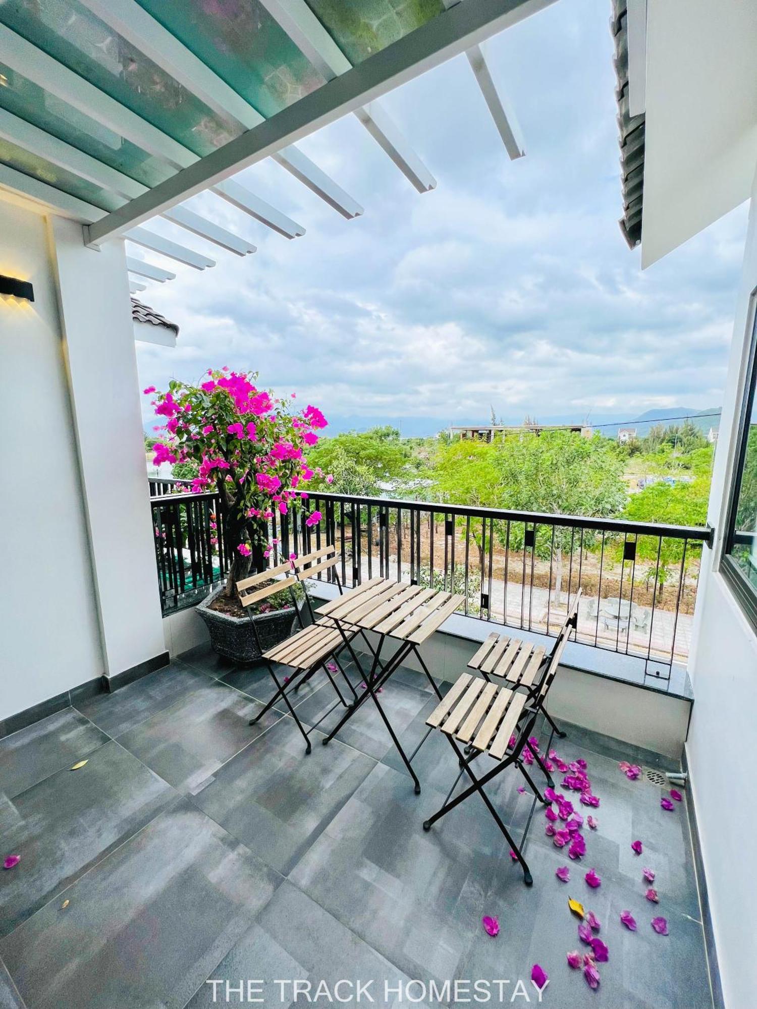 The Track Homestay - Near Bai Dai Beach Cam Lam Екстер'єр фото