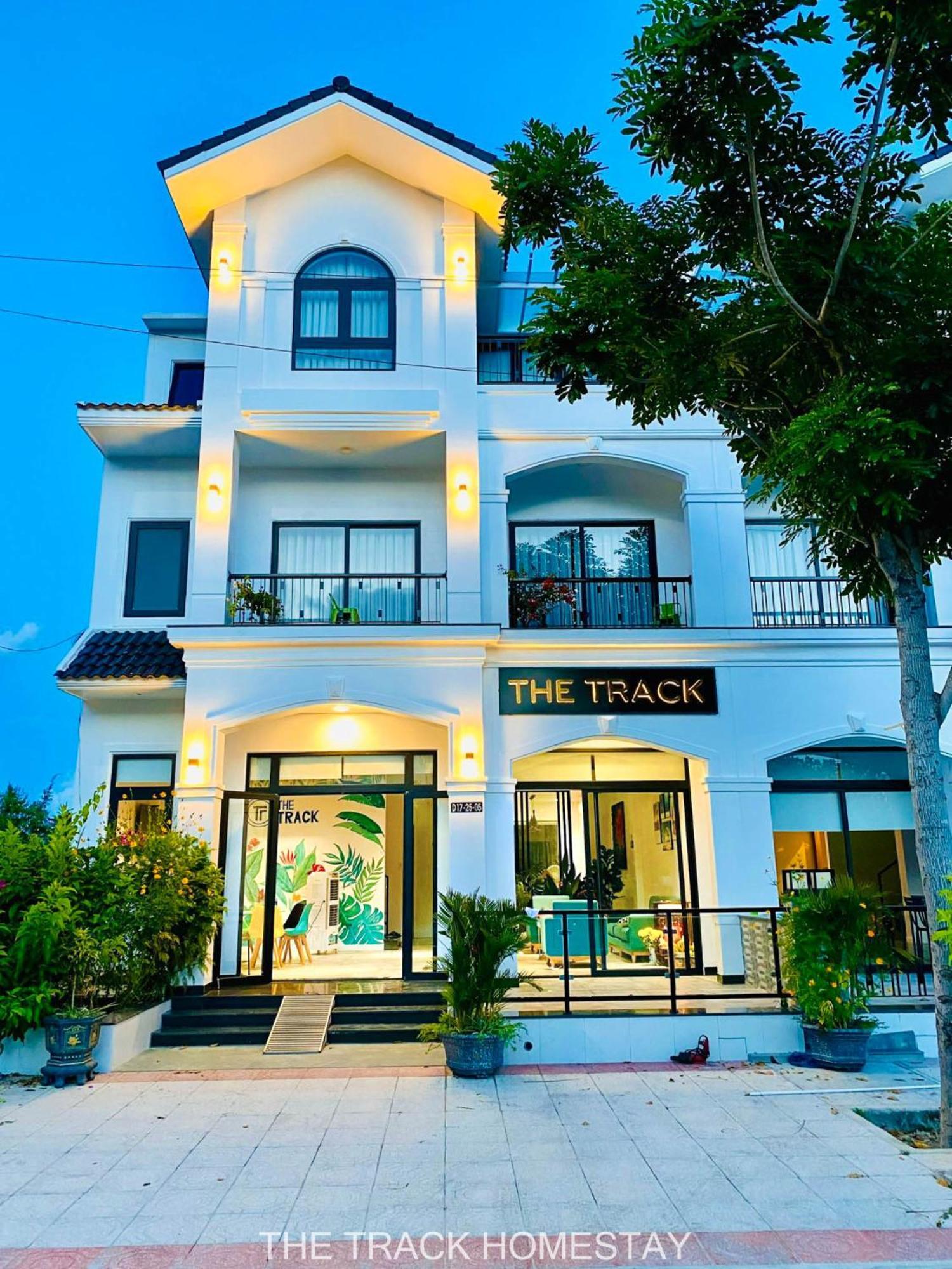 The Track Homestay - Near Bai Dai Beach Cam Lam Екстер'єр фото