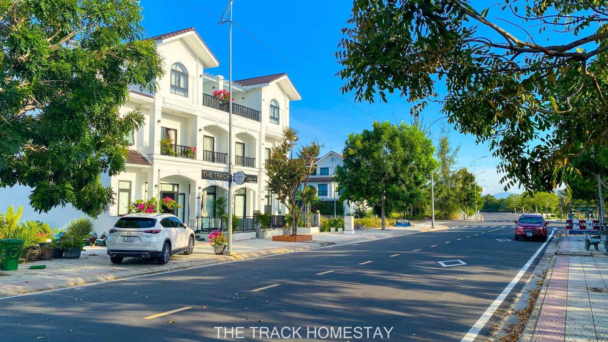 The Track Homestay - Near Bai Dai Beach Cam Lam Екстер'єр фото