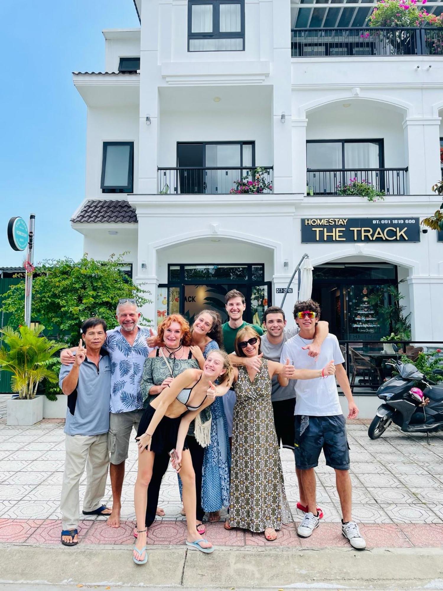 The Track Homestay - Near Bai Dai Beach Cam Lam Екстер'єр фото